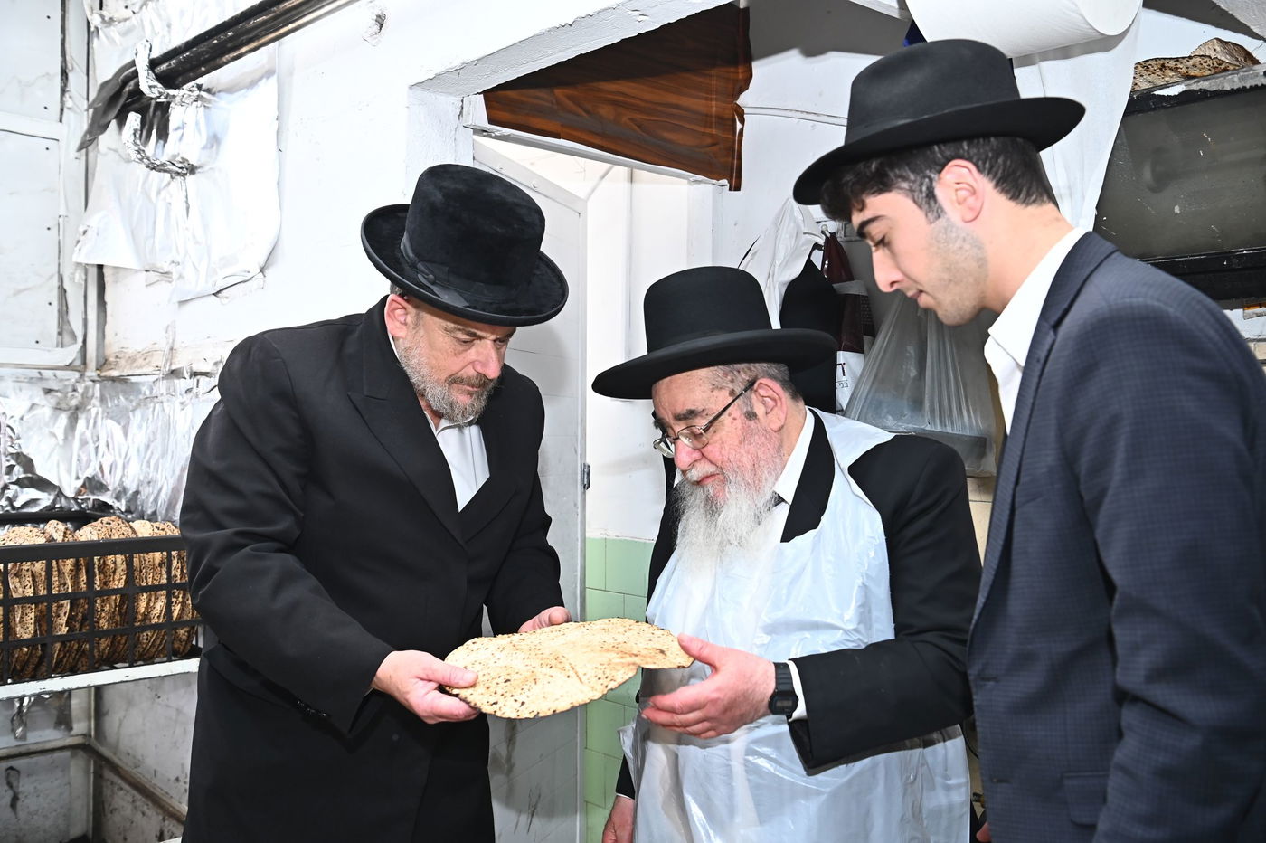 הגר"א סאלים באפיית מצות