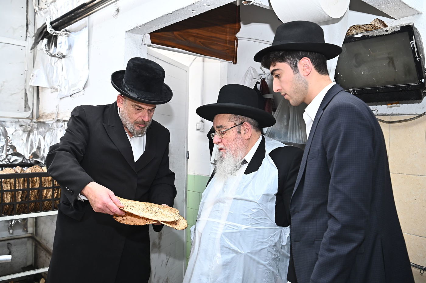 הגר"א סאלים באפיית מצות