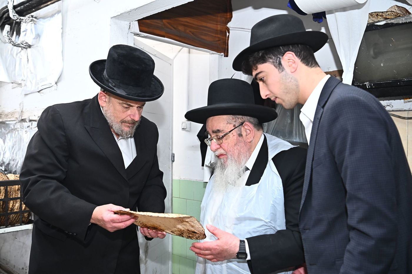 הגר"א סאלים באפיית מצות