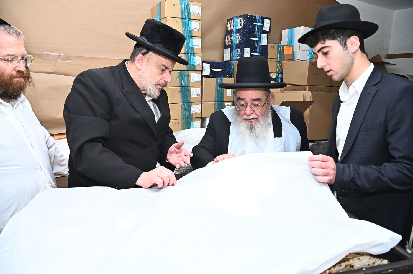 הגר"א סאלים באפיית מצות