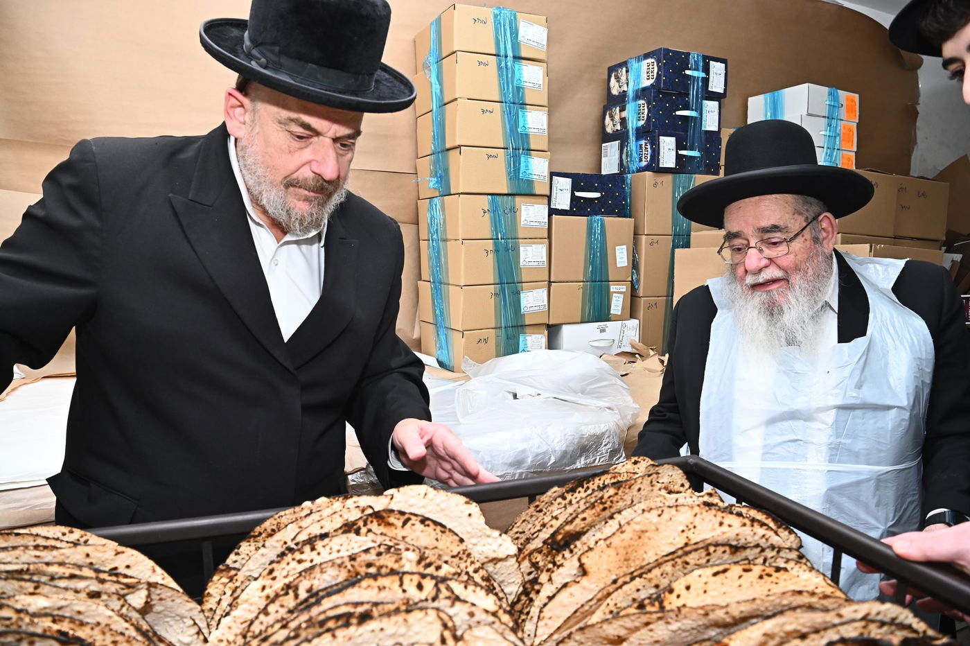 הגר"א סאלים באפיית מצות