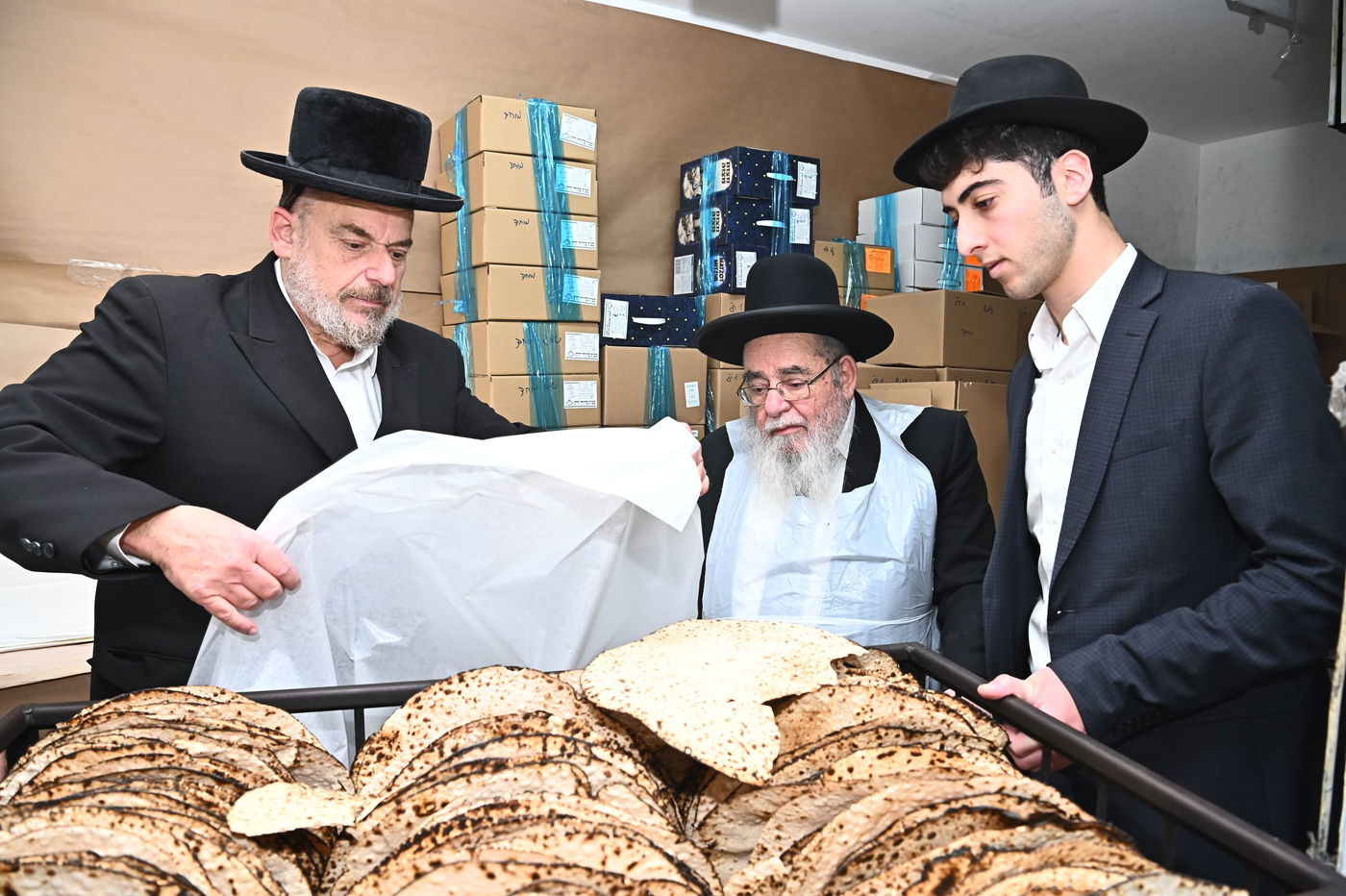 הגר"א סאלים באפיית מצות