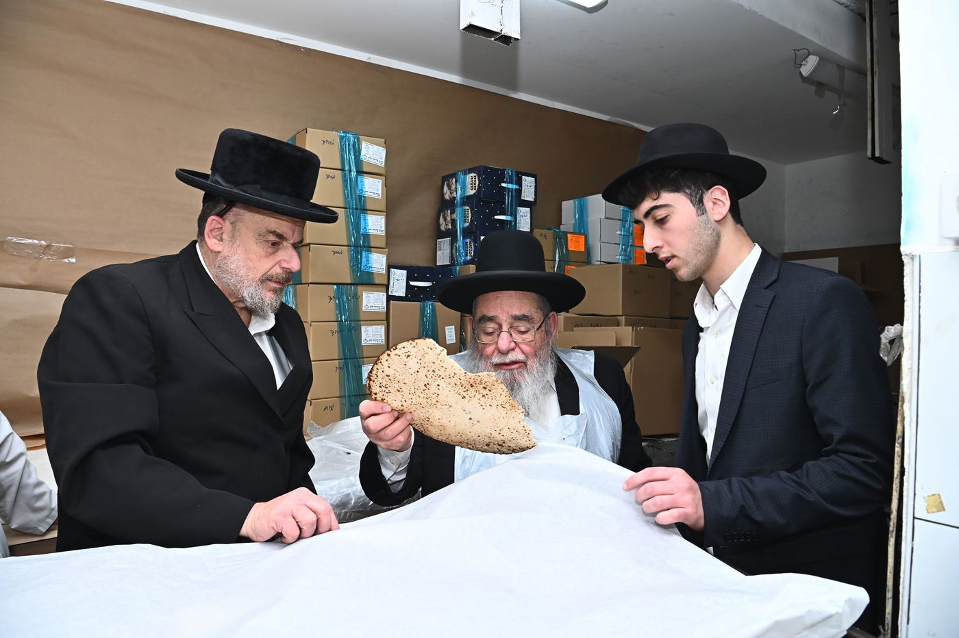 הגר"א סאלים באפיית מצות