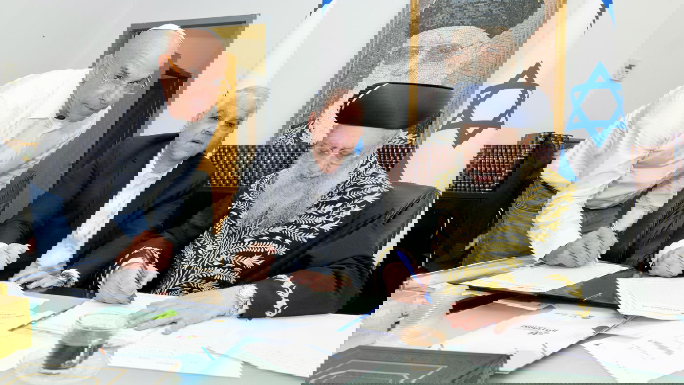 מכירת חמץ ע"י רכבת ישראל לראשל"צ הגר"ד יוסף