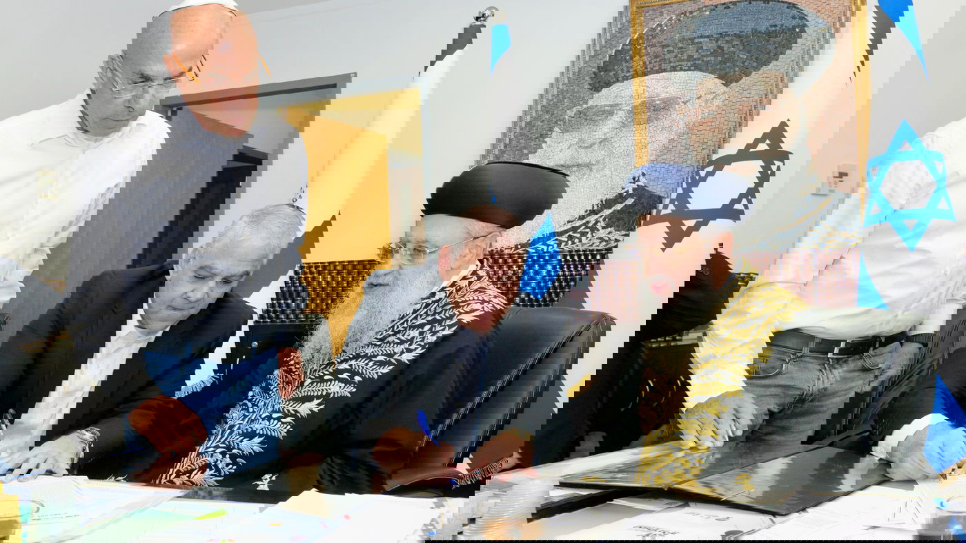 מכירת חמץ ע"י רכבת ישראל לראשל"צ הגר"ד יוסף