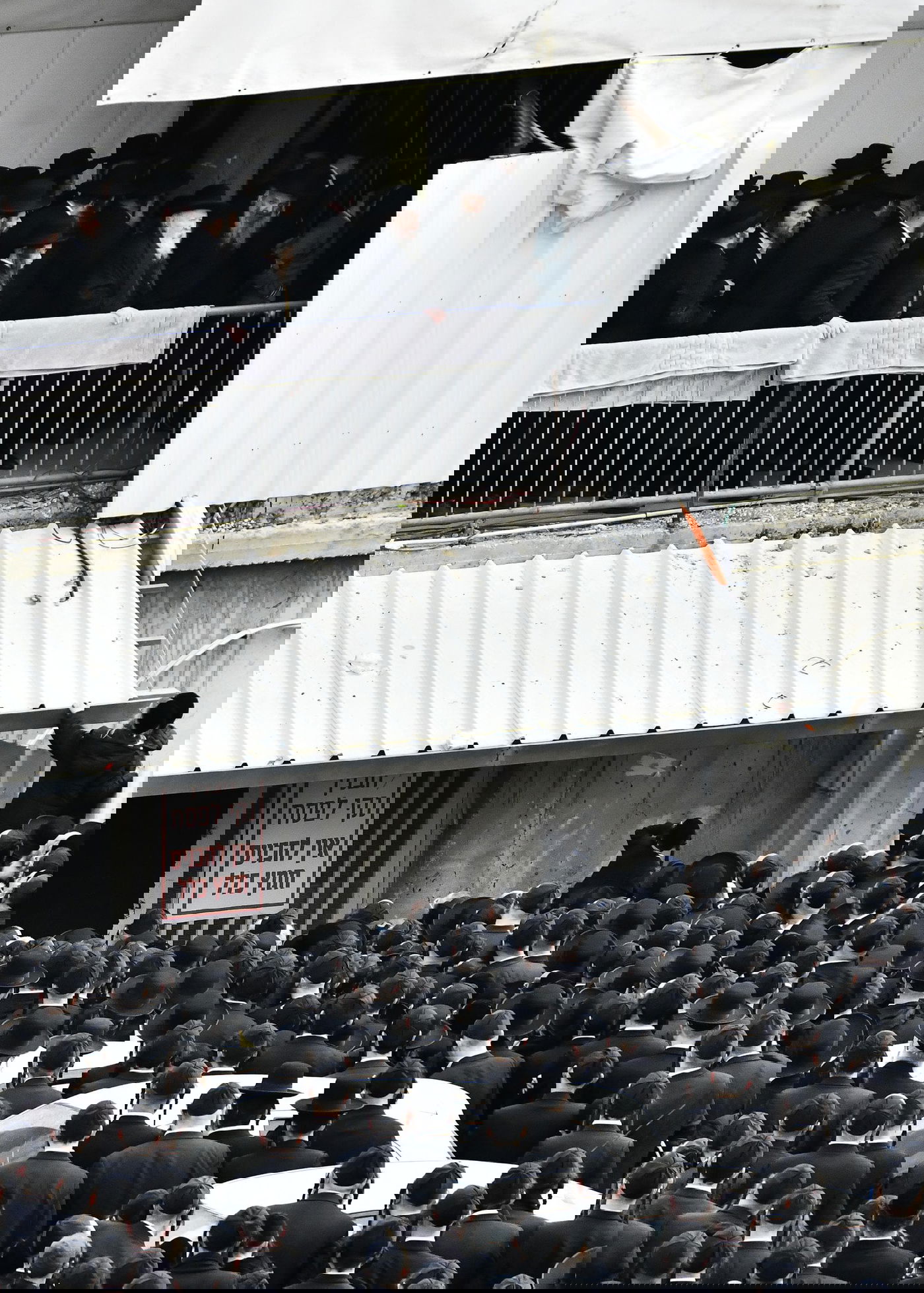 האדמו"ר מגור בשריפת חמץ