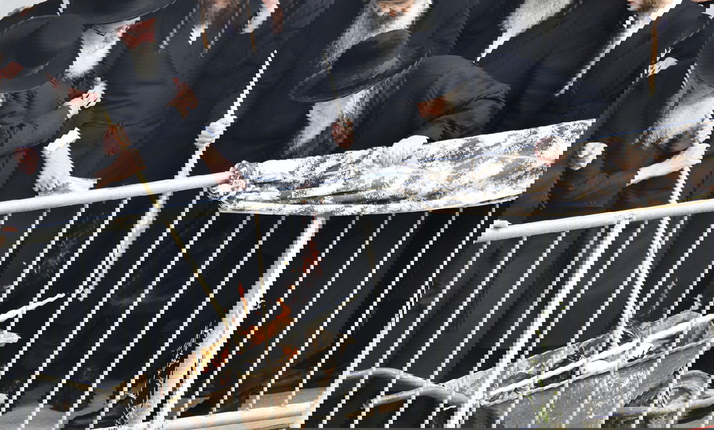 האדמו"ר מגור בשריפת חמץ