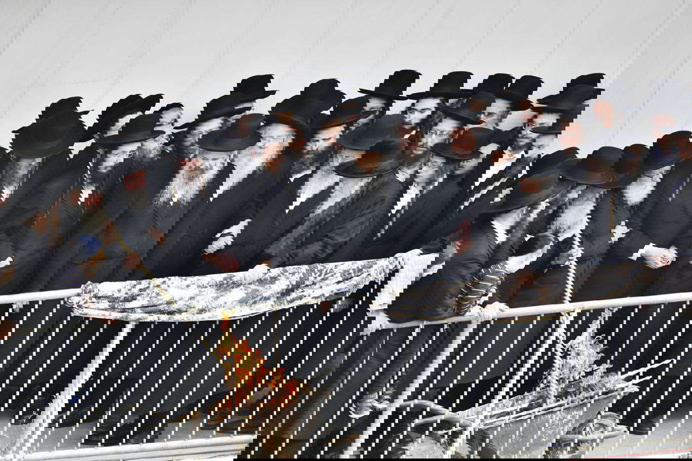 האדמו"ר מגור בשריפת חמץ