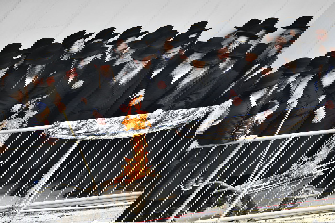 האדמו"ר מגור בשריפת חמץ