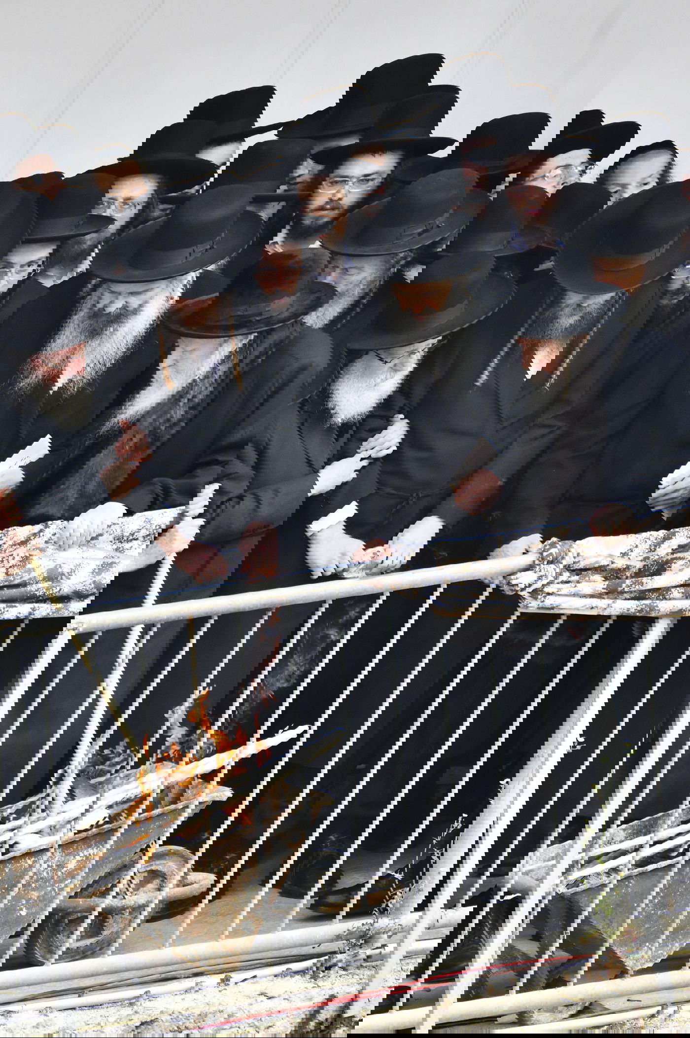 האדמו"ר מגור בשריפת חמץ