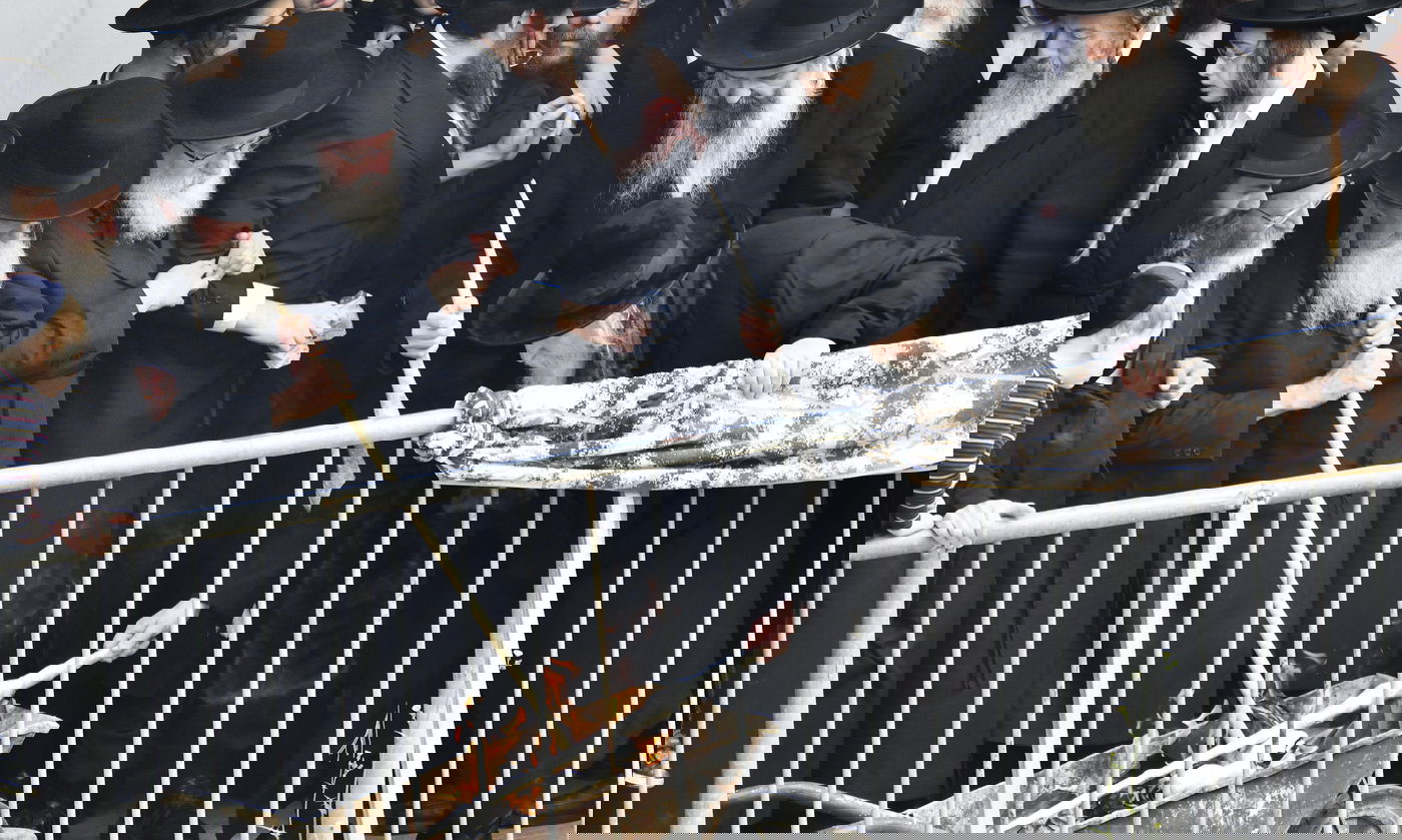 האדמו"ר מגור בשריפת חמץ