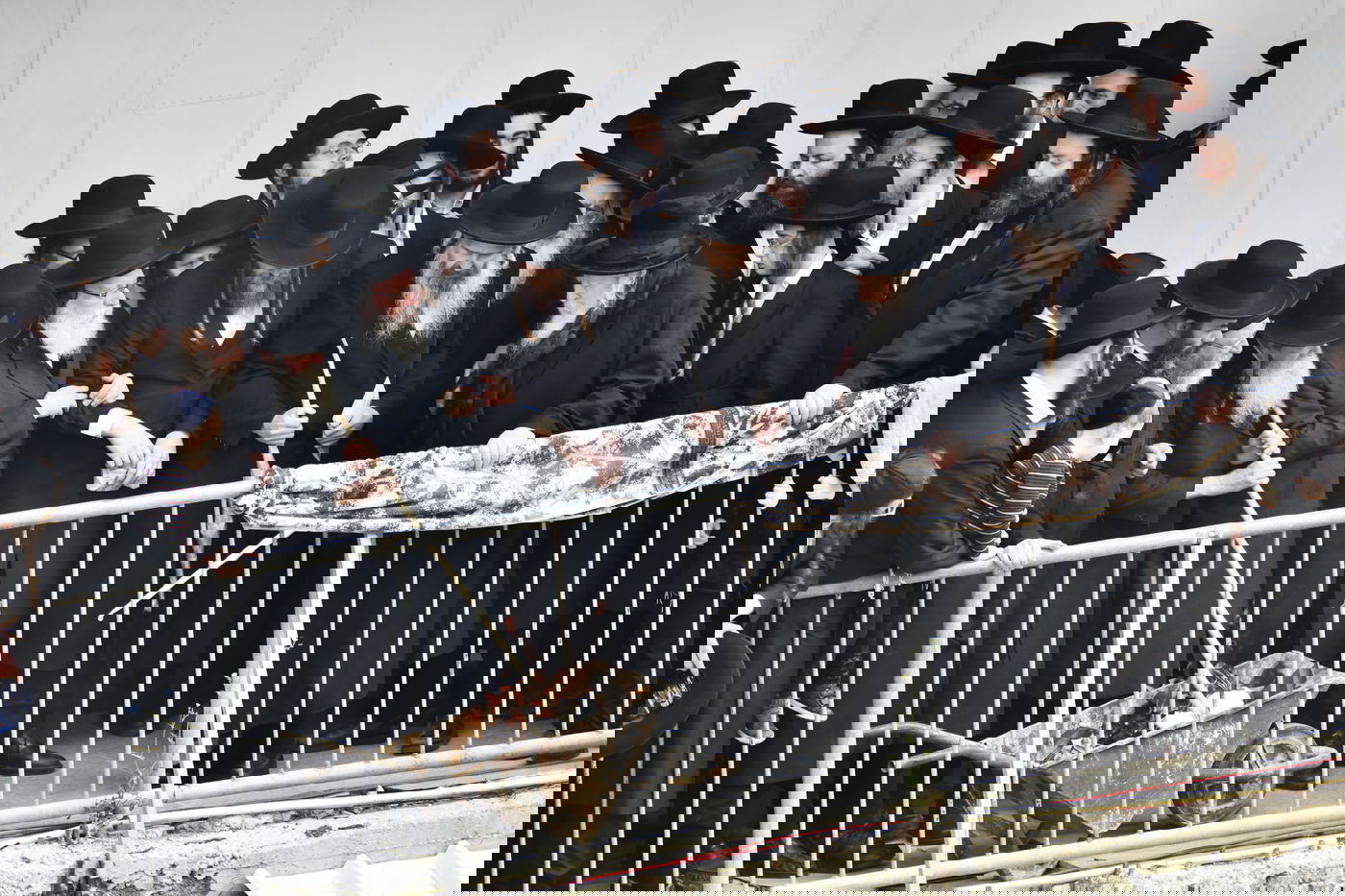 האדמו"ר מגור בשריפת חמץ