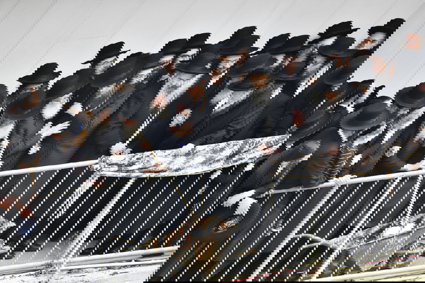 האדמו"ר מגור בשריפת חמץ