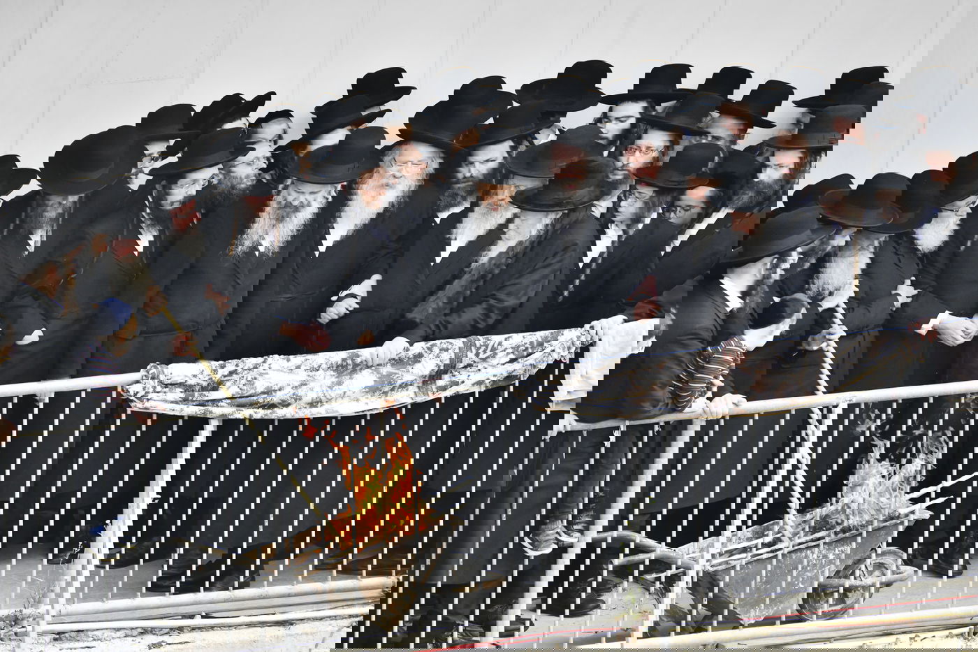 האדמו"ר מגור בשריפת חמץ