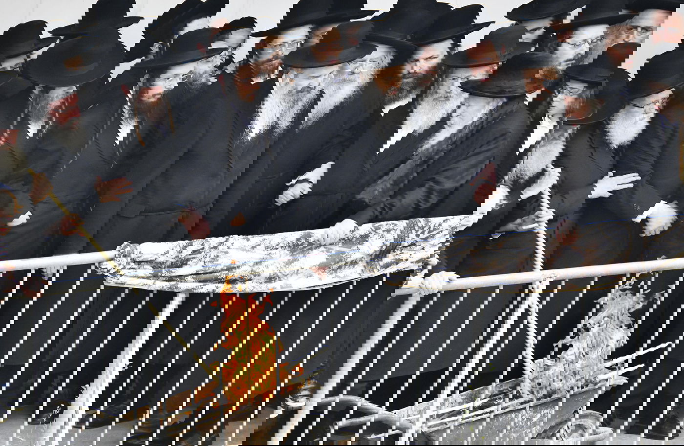 האדמו"ר מגור בשריפת חמץ