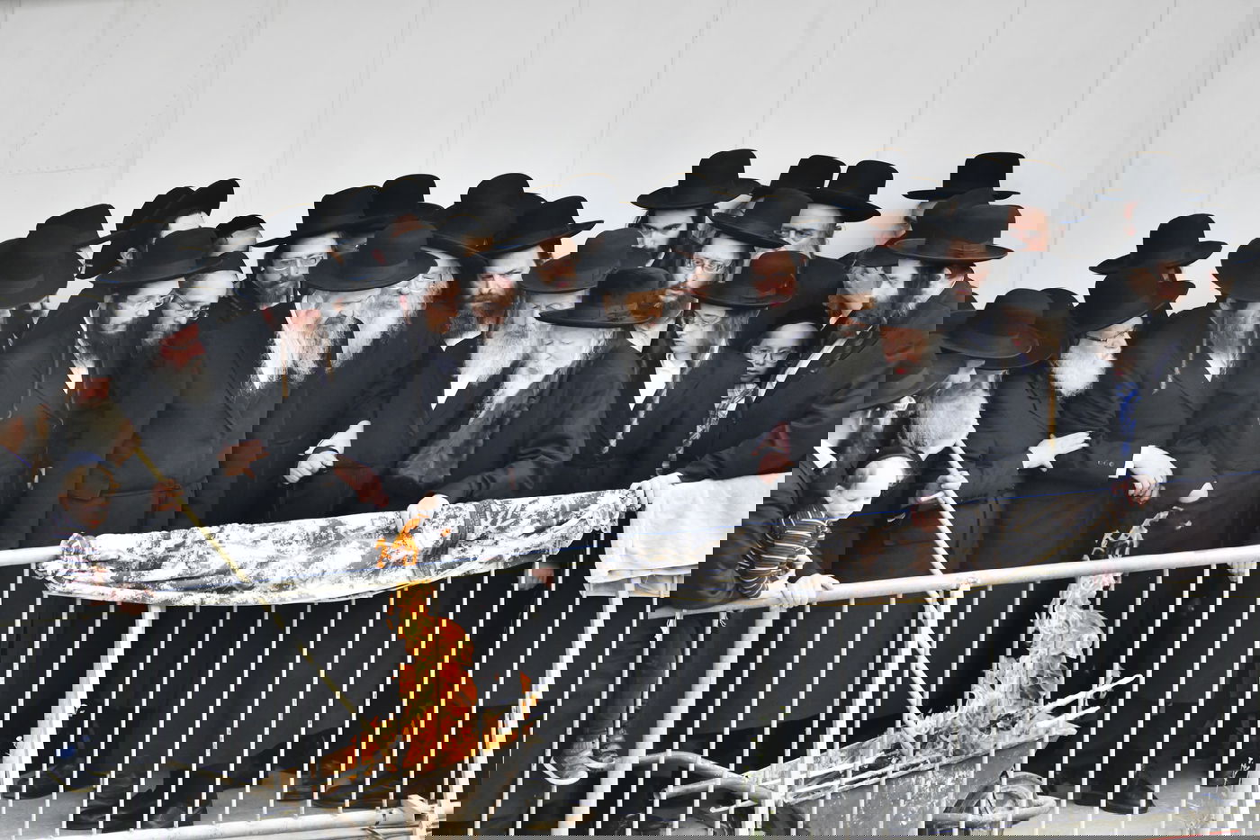 האדמו"ר מגור בשריפת חמץ