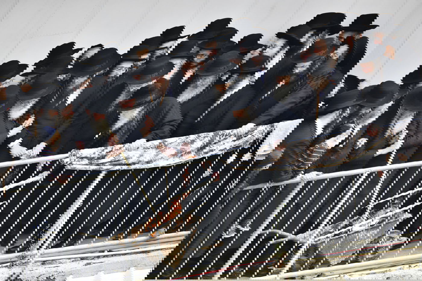 האדמו"ר מגור בשריפת חמץ