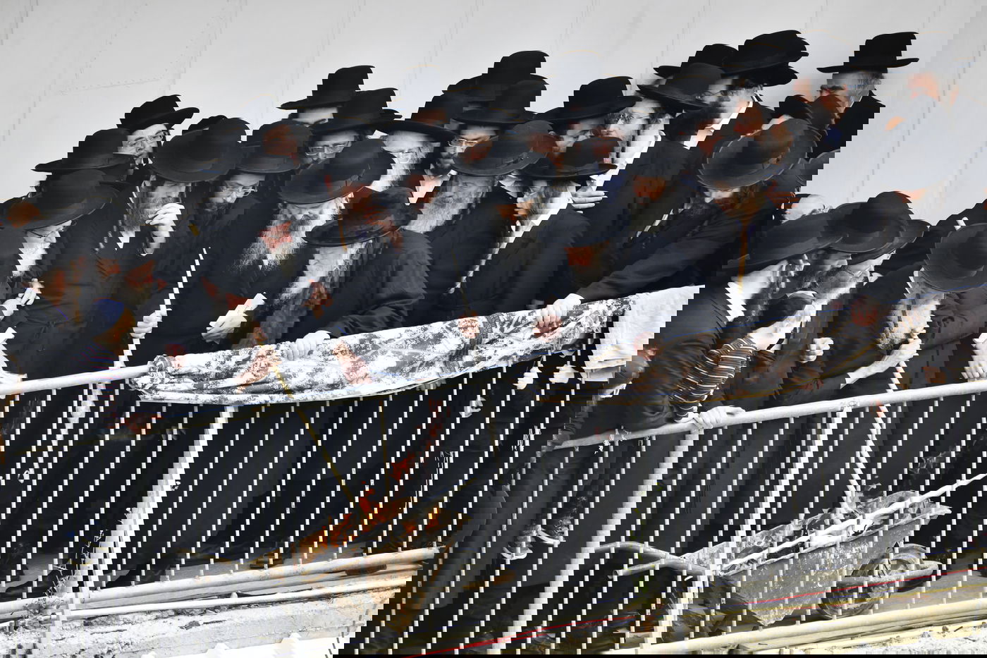 האדמו"ר מגור בשריפת חמץ