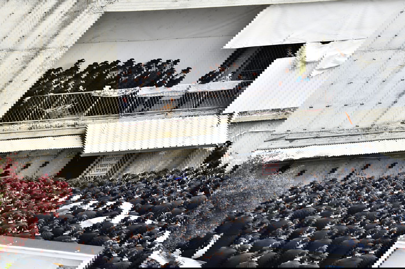 האדמו"ר מגור בשריפת חמץ