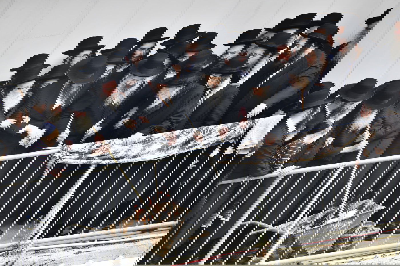 האדמו"ר מגור בשריפת חמץ