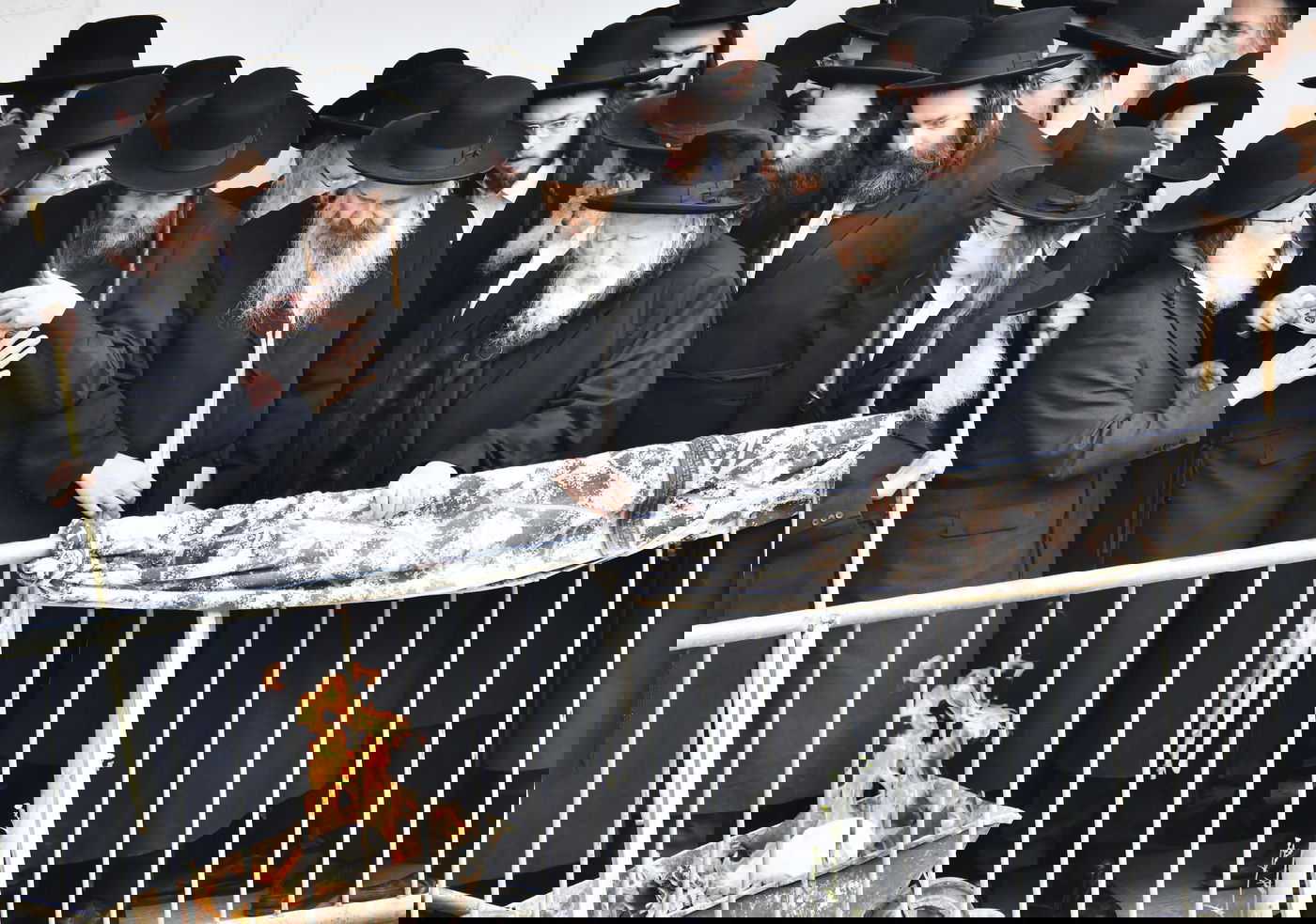 האדמו"ר מגור בשריפת חמץ