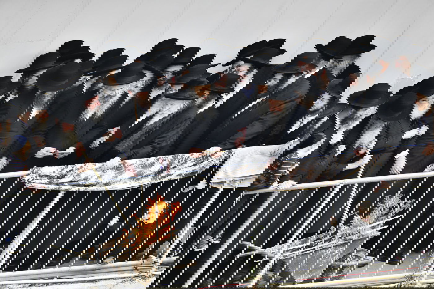 האדמו"ר מגור בשריפת חמץ