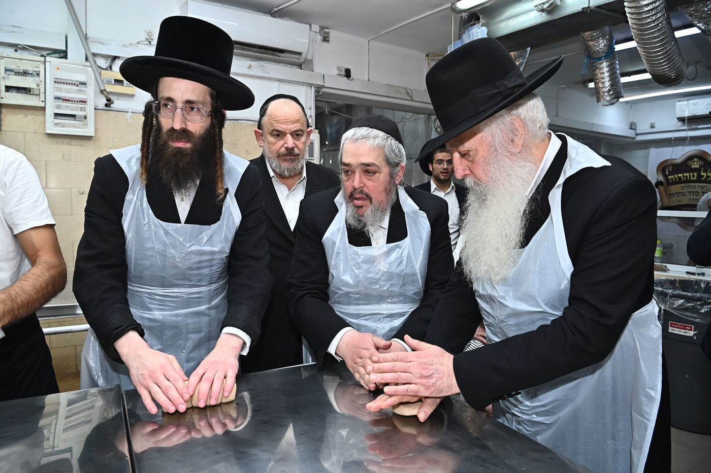 הגאון רבי דוד חנניה פינטו באפיית מצות