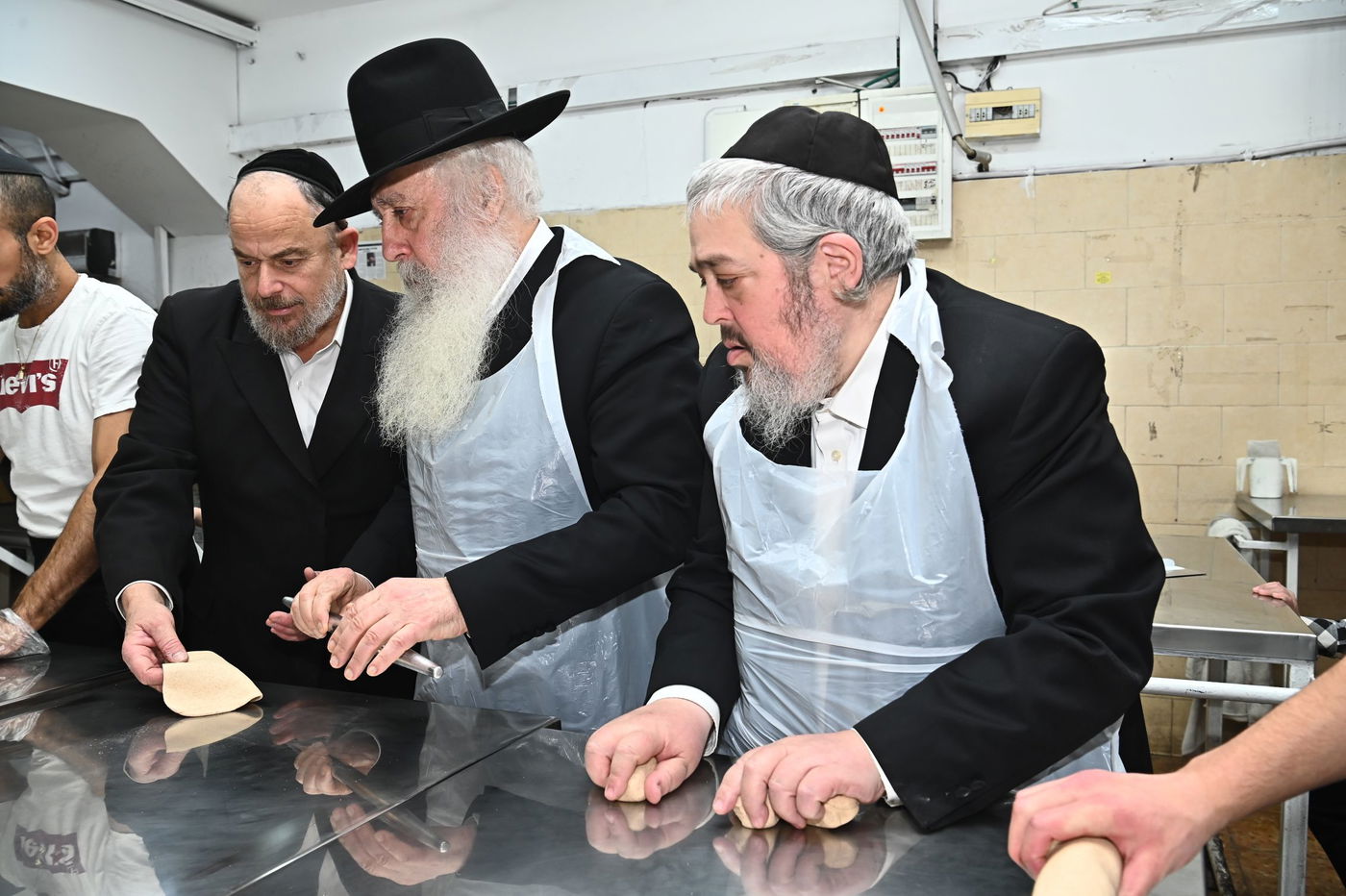 הגאון רבי דוד חנניה פינטו באפיית מצות