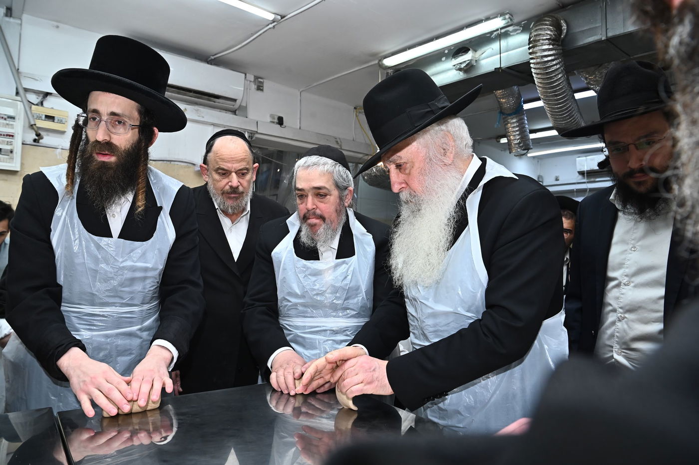 הגאון רבי דוד חנניה פינטו באפיית מצות