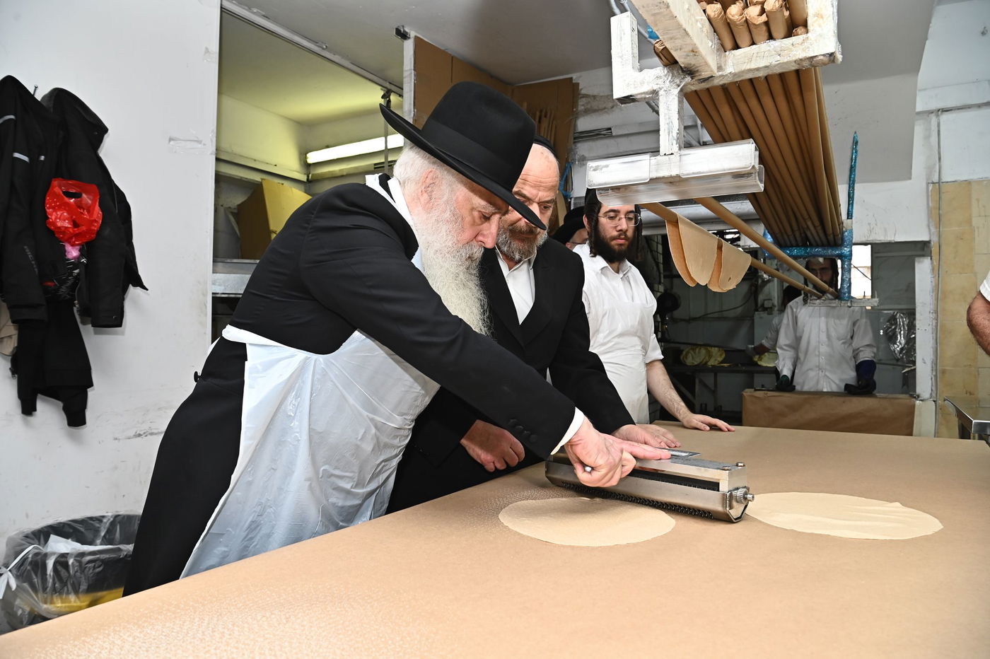 הגאון רבי דוד חנניה פינטו באפיית מצות