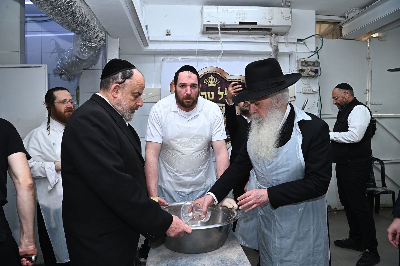 הגאון רבי דוד חנניה פינטו באפיית מצות