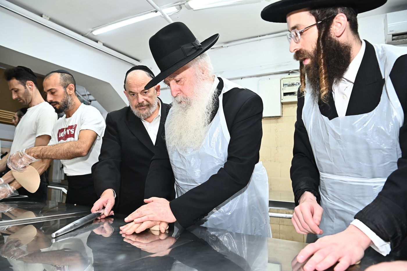 הגאון רבי דוד חנניה פינטו באפיית מצות