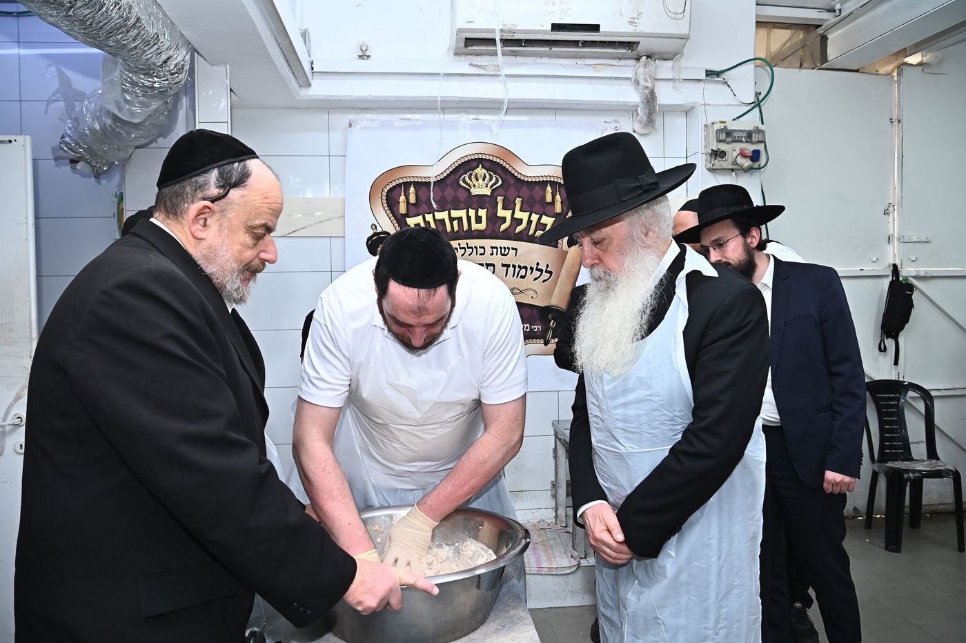 הגאון רבי דוד חנניה פינטו באפיית מצות