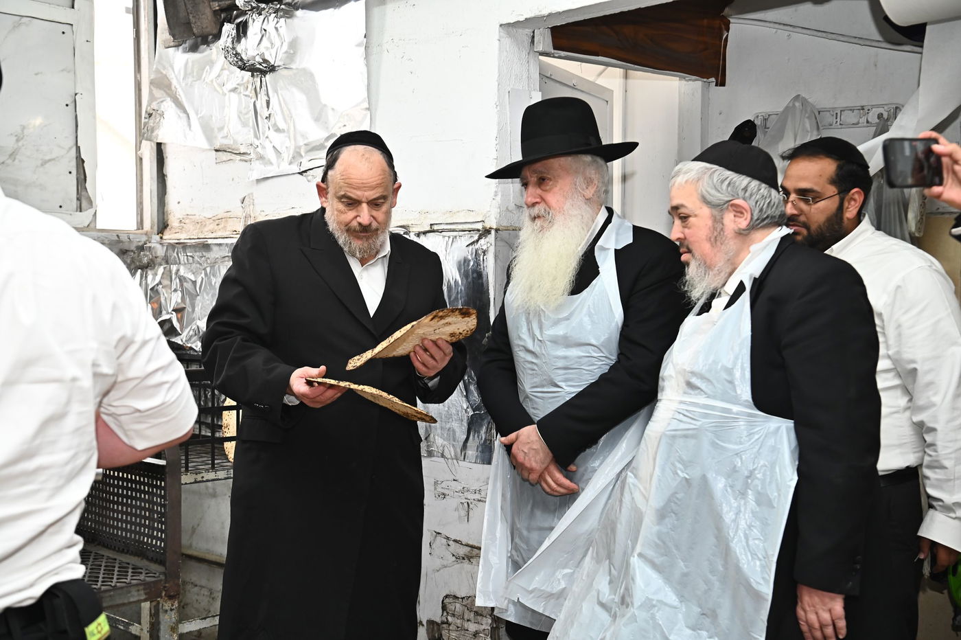 הגאון רבי דוד חנניה פינטו באפיית מצות