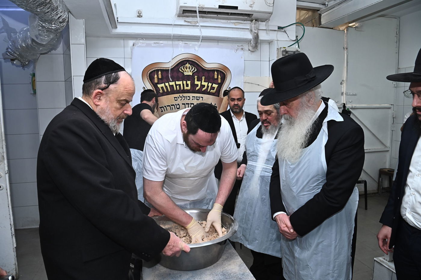 הגאון רבי דוד חנניה פינטו באפיית מצות