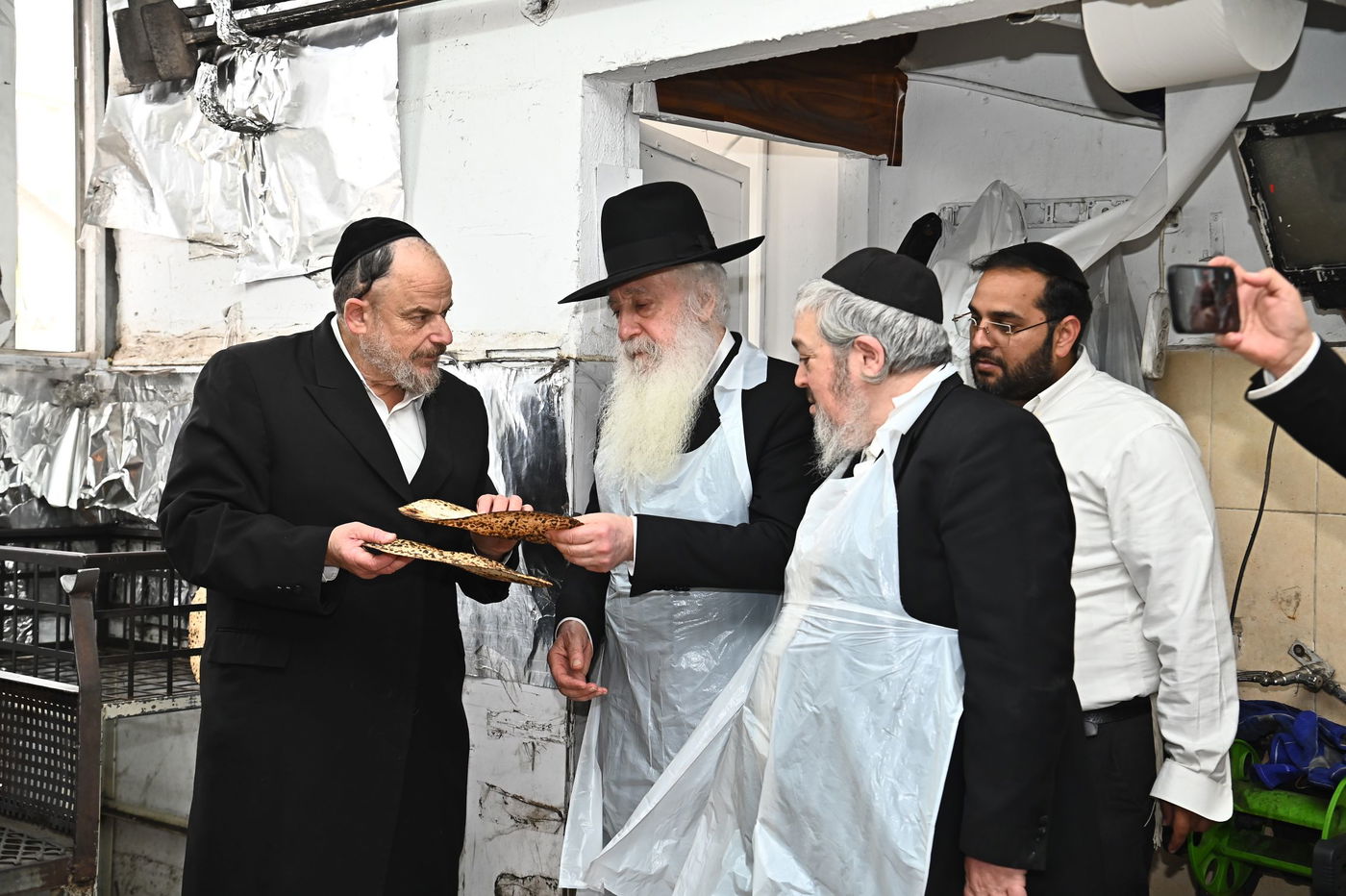 הגאון רבי דוד חנניה פינטו באפיית מצות