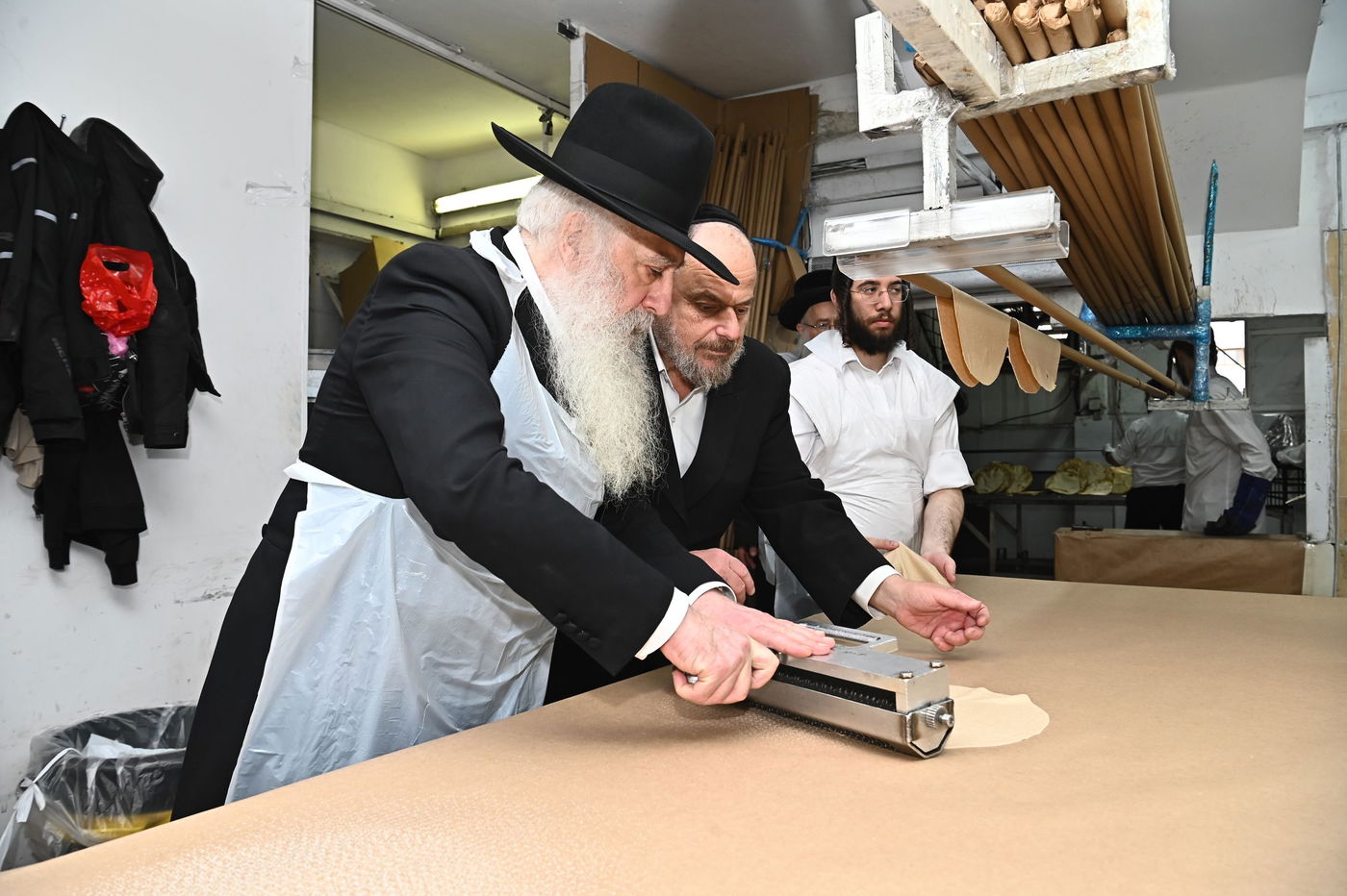 הגאון רבי דוד חנניה פינטו באפיית מצות