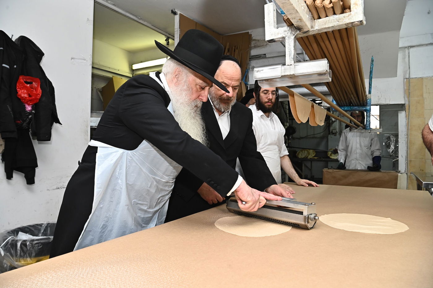 הגאון רבי דוד חנניה פינטו באפיית מצות