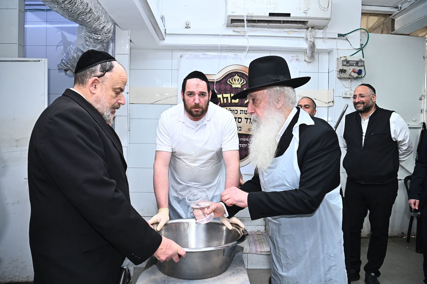 הגאון רבי דוד חנניה פינטו באפיית מצות