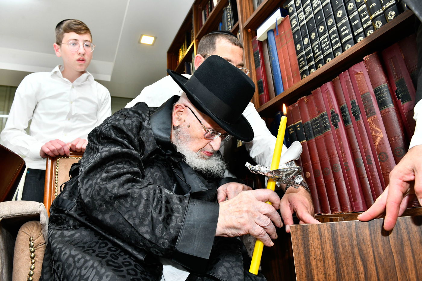 הגרמ"צ ברגמן בבדיקת חמץ