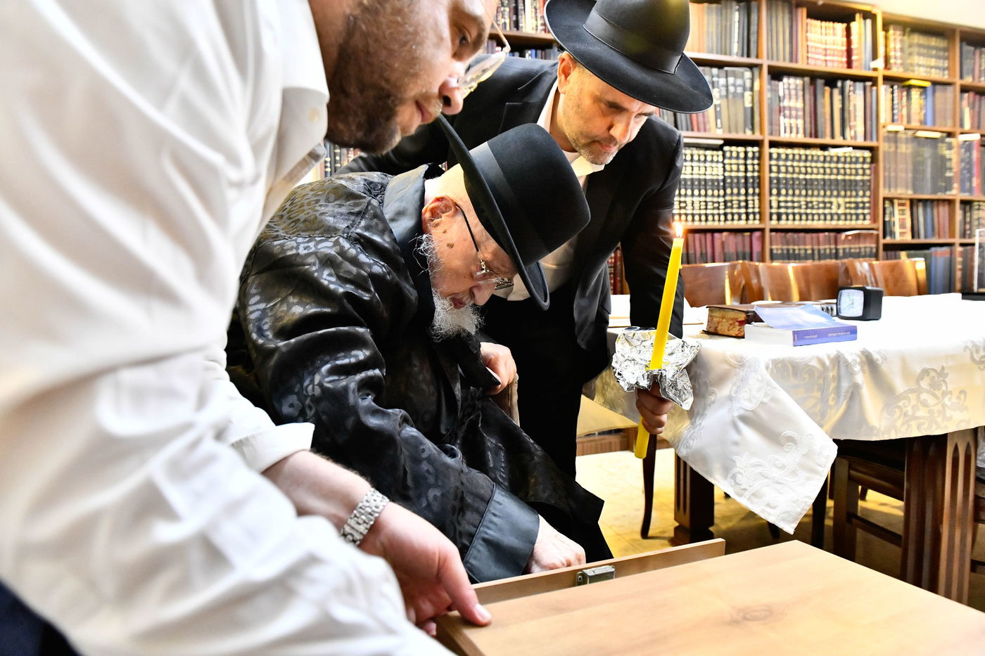 הגרמ"צ ברגמן בבדיקת חמץ