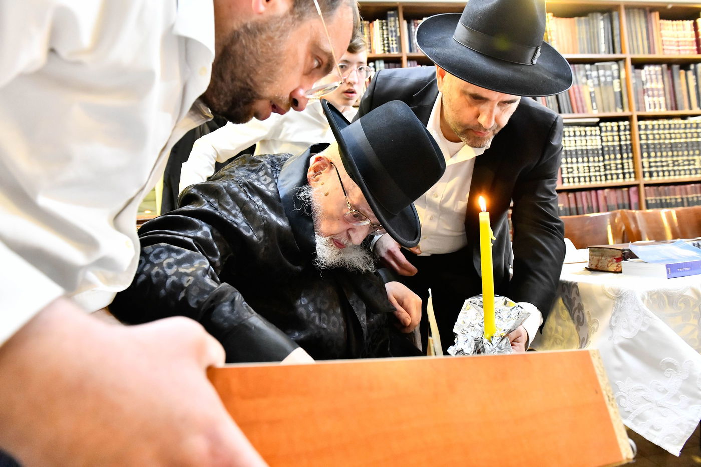 הגרמ"צ ברגמן בבדיקת חמץ