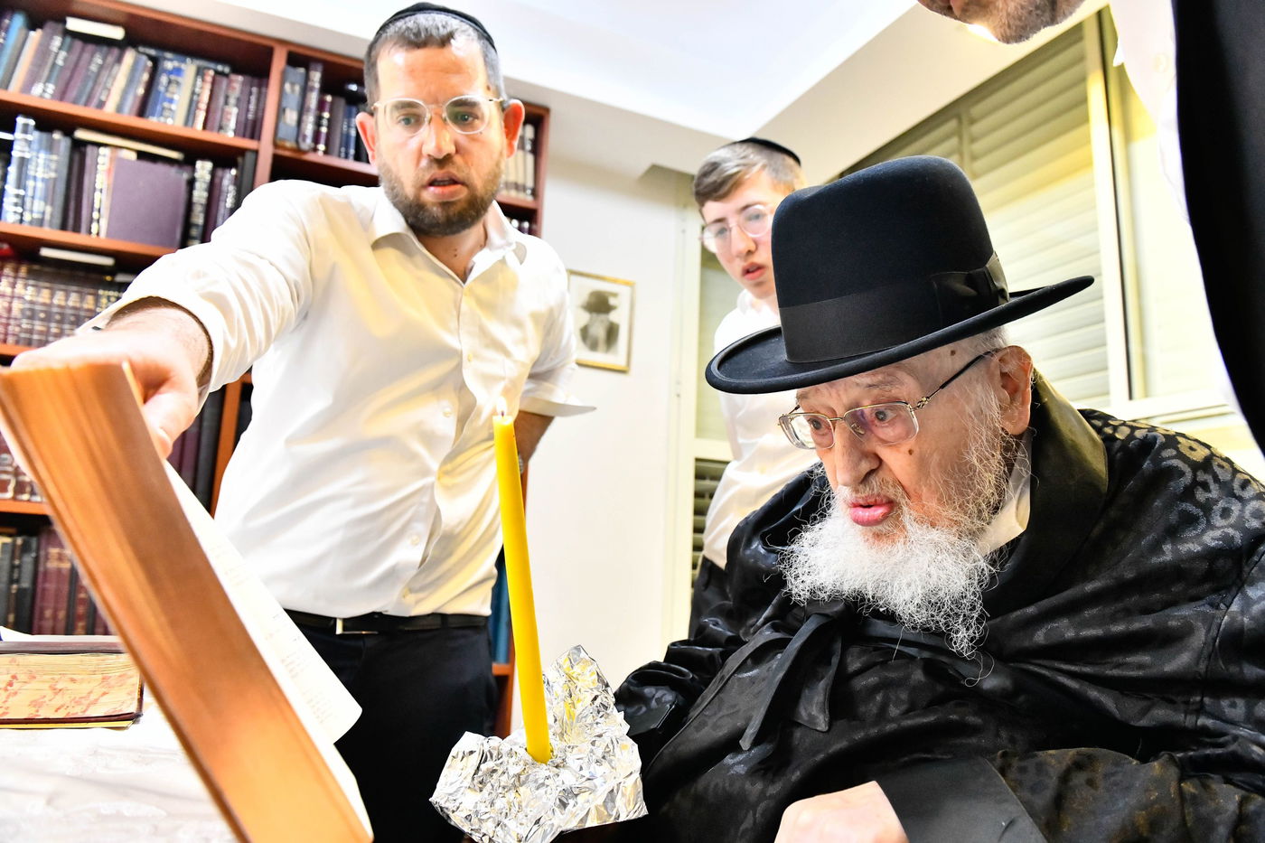 הגרמ"צ ברגמן בבדיקת חמץ