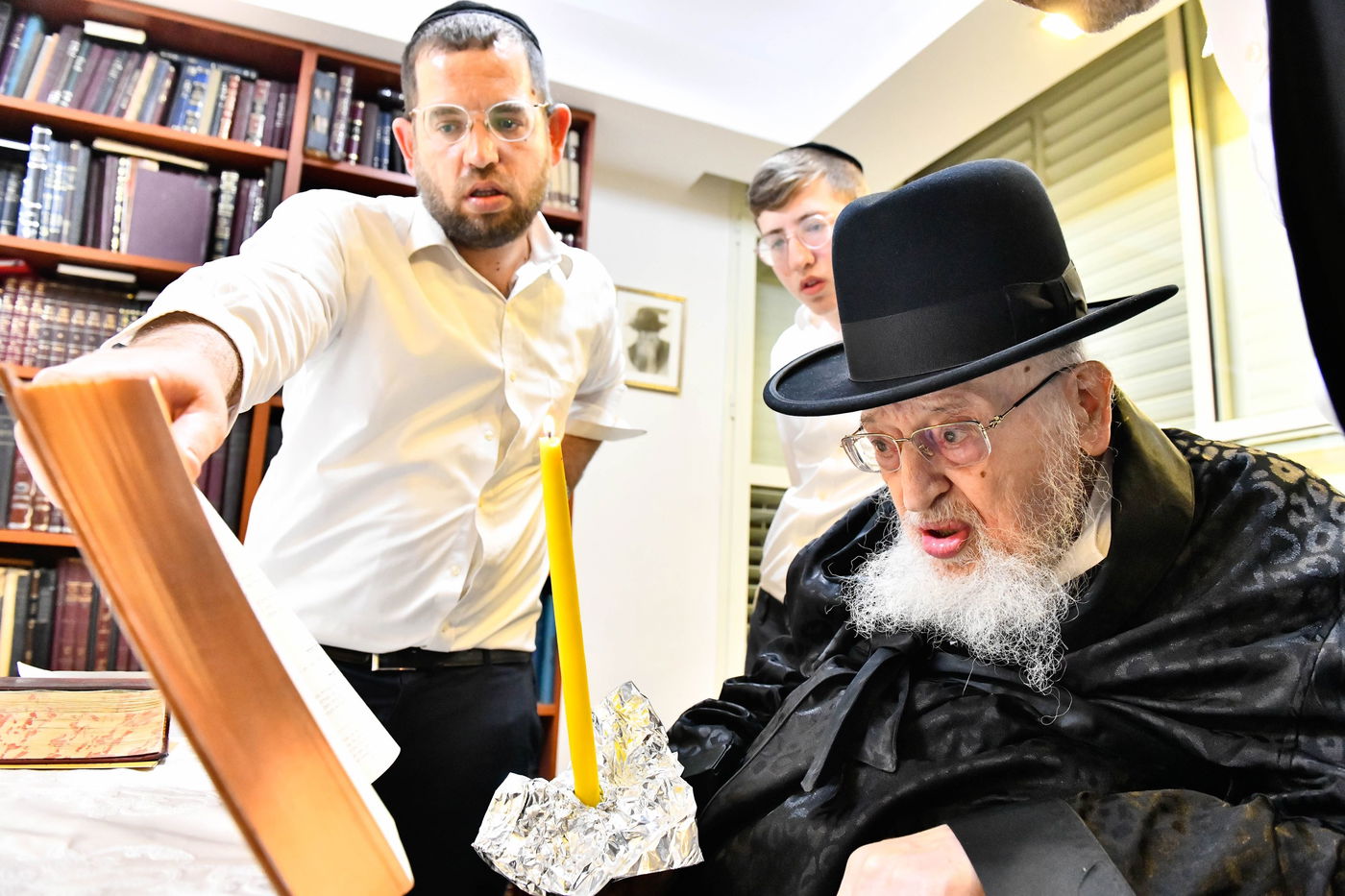 הגרמ"צ ברגמן בבדיקת חמץ