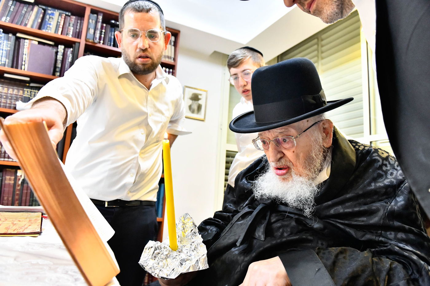 הגרמ"צ ברגמן בבדיקת חמץ