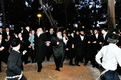 האדמו"ר מנדבורנה בשאיבת מים שלנו