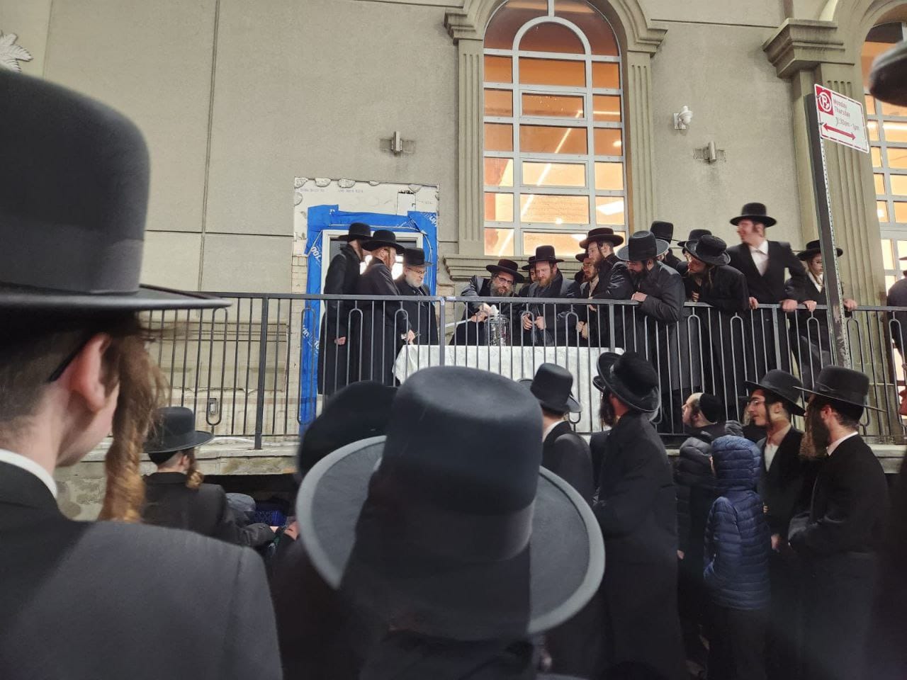 הגה"צ רבי מנחם מנדל טייטלבוים בשאיבת מים שלנו