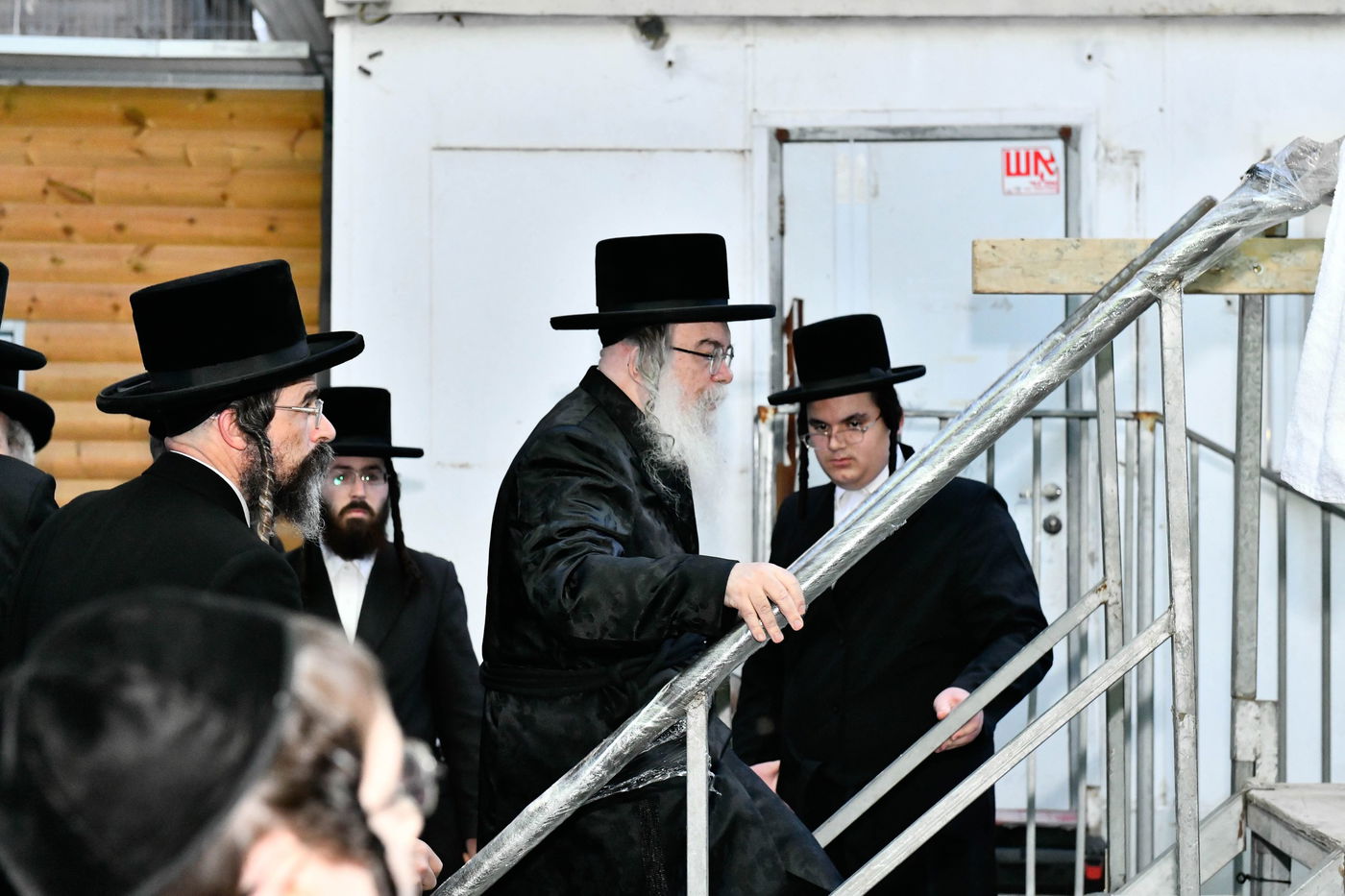 האדמו"ר מדארג בשאיבת מים שלנו