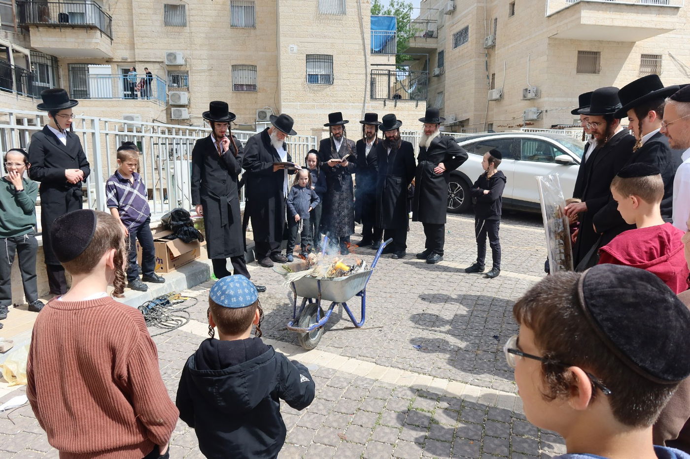 האדמו"ר מזוועהיל בשריפת חמץ
