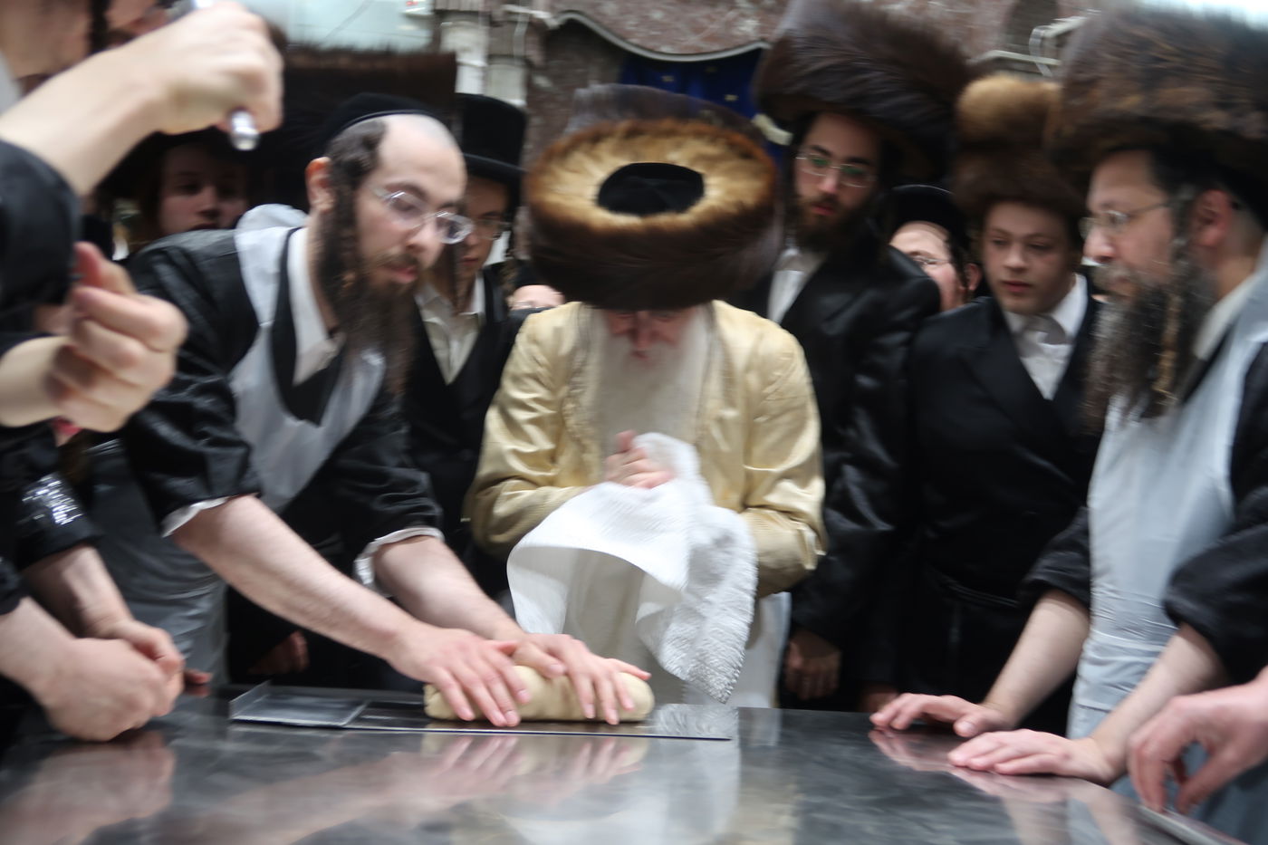 האדמו"ר ממחנובקא בעלזא באפיית מצות מצווה